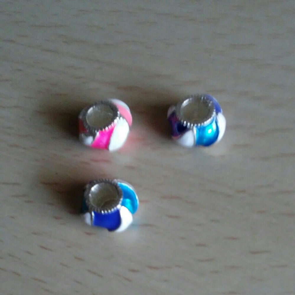 Lot of three beads